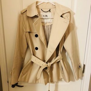 Classy Coach short trench. Size M.